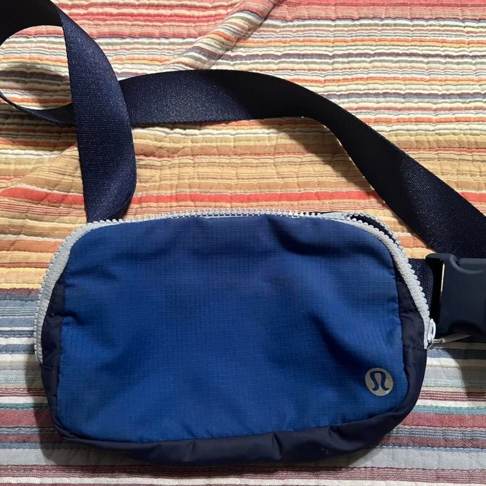 Lululemon‎ Everywhere Belt Bag OG Symphony Blue Night Sea